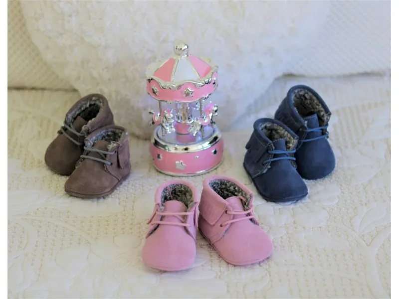 Suede Bootie Gloves with Fringe 2000 Index in Pink, Gray or Sky Blue Iris